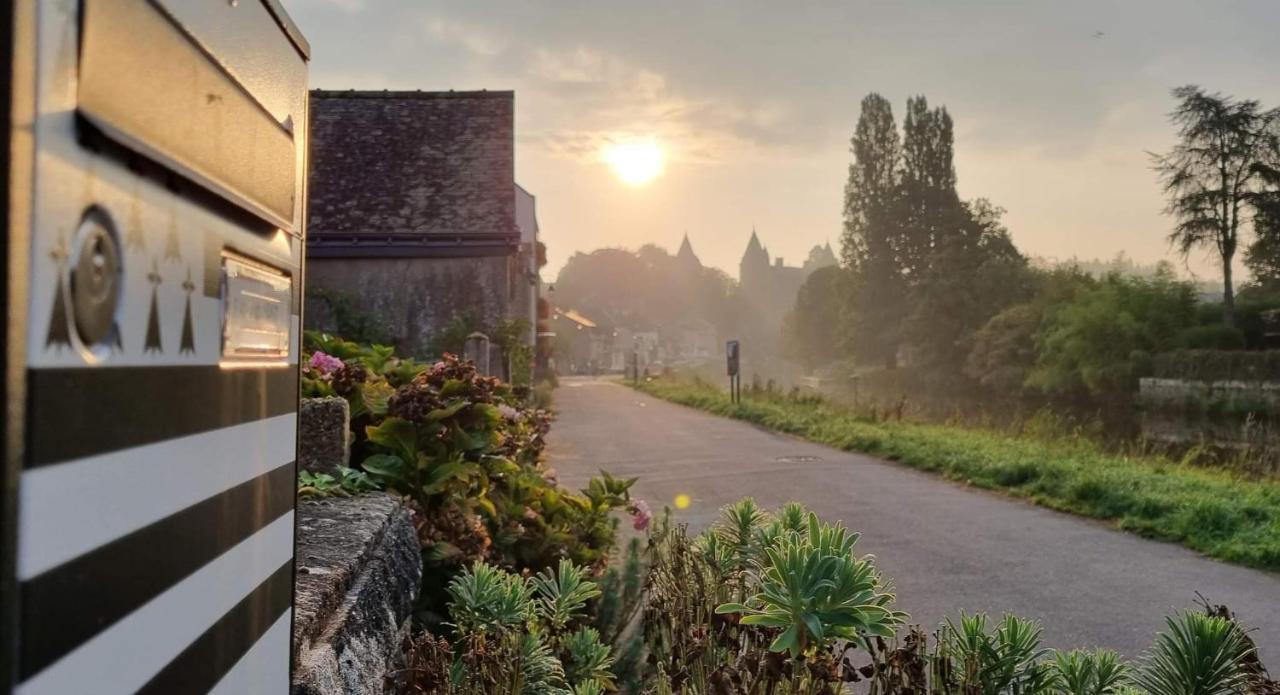 Gîte - Et à côté coule une rivière Josselin Exterior foto